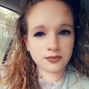 Meet your Posher, Caitlin